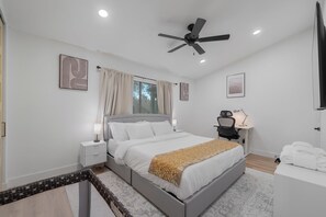 3 bedrooms, iron/ironing board, WiFi, bed sheets - Luxury in Euless - Close to DFW Airport and Cowboy Stadium (Euless)