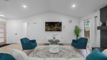 Smart TV y chimenea