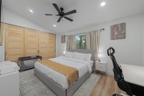 3 soverom, strykejern/-brett, wi-fi og sengetøy