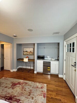 Interior - Charming Studio with WiFi, AC in delightful Uniondale (Uniondale)