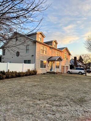 Exterior - Charming Studio with WiFi, AC in delightful Uniondale (Uniondale)