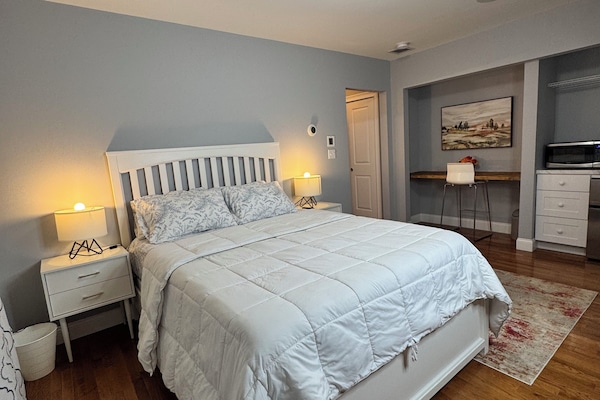 1 slaapkamer, een strijkplank/strijkijzer, wifi, beddengoed