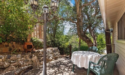 Charming 2-bedroom cottage with WiFi, AC in awesome Prescott