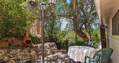 Charming 2-bedroom cottage with WiFi, AC in awesome Prescott