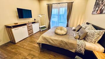 3 habitaciones, tabla de planchar con plancha, wifi y ropa de cama