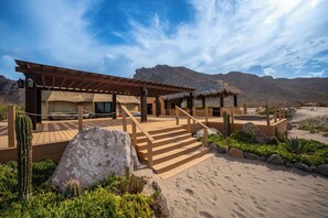 Exterior - Luxury 2BR Oceanfront @ Danzante Bay, Loreto (Ensenada Blanca)