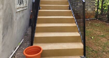 Summaz Oasis- Cozy 2-bedroom apartment with WiFi, AC in charming Santa Cruz