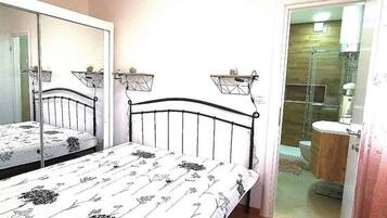 3 bedrooms, cots/infant beds, free WiFi