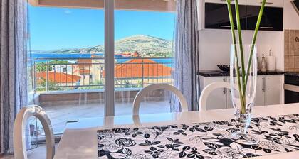 Luxury Apartment Okrug Gornji With Sea View and Pool