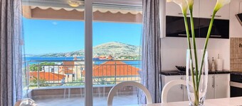 Luxury Apartment Okrug Gornji With Sea View and Pool