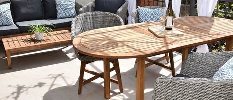 Căn hộ (One Bedroom Apartment with Terrace) | Hiên