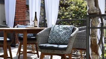 Apartamento (One Bedroom Apartment with Terrace) | Fachada