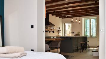 Apartamento (One Bedroom Apartment with Terrace) | Cozinha privada | Geladeira