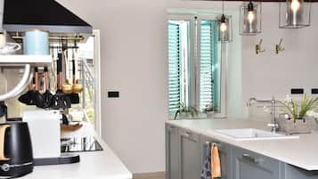 Apartamento (One Bedroom Apartment with Terrace) | Cozinha privada | Geladeira