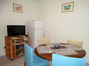 Apartment (Classic Two Bedroom Apartment with Se) | Dining room - Crikvenica Tranquil and Stylish Apartments With Sea View (Crikvenica)