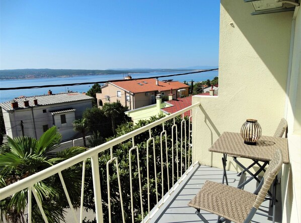 Apartment (Standard Two Bedroom Apartment with S) | Balcony