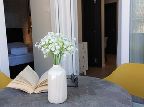 Apartment (Standard One Bedroom Apartment) | Dining room - Comfort Beachfront Crikvenica Apartments (Crikvenica)