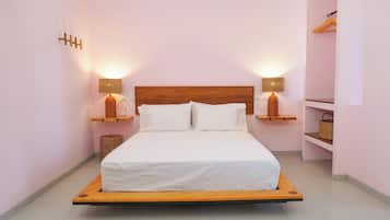 Suite superior, balcón | 1 habitación, camas con efecto memoria y minibar