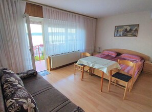 Maison (Triple room with Balcony and Sea View) | 5 chambres, Wi-Fi gratuit