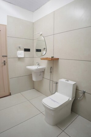 Shower, free toiletries, towels, soap