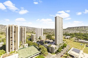 Exterior - 23rd Fl Waikiki Sunset 1BR Condo | King Bed | Parking | Pool (Honolulu)