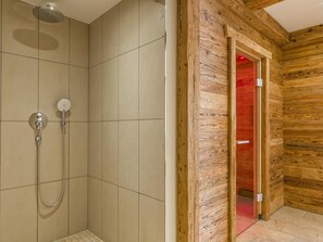 Shower - Luxury apartment with spa next to the gondola (Brixen am Thale)