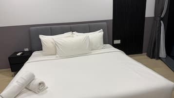 Family Apartment, 3 Bedrooms | 1 bedroom, in-room safe, soundproofing, iron/ironing board