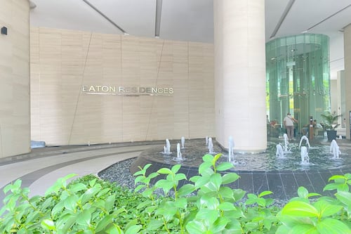 Vista frontal de la propiedad
