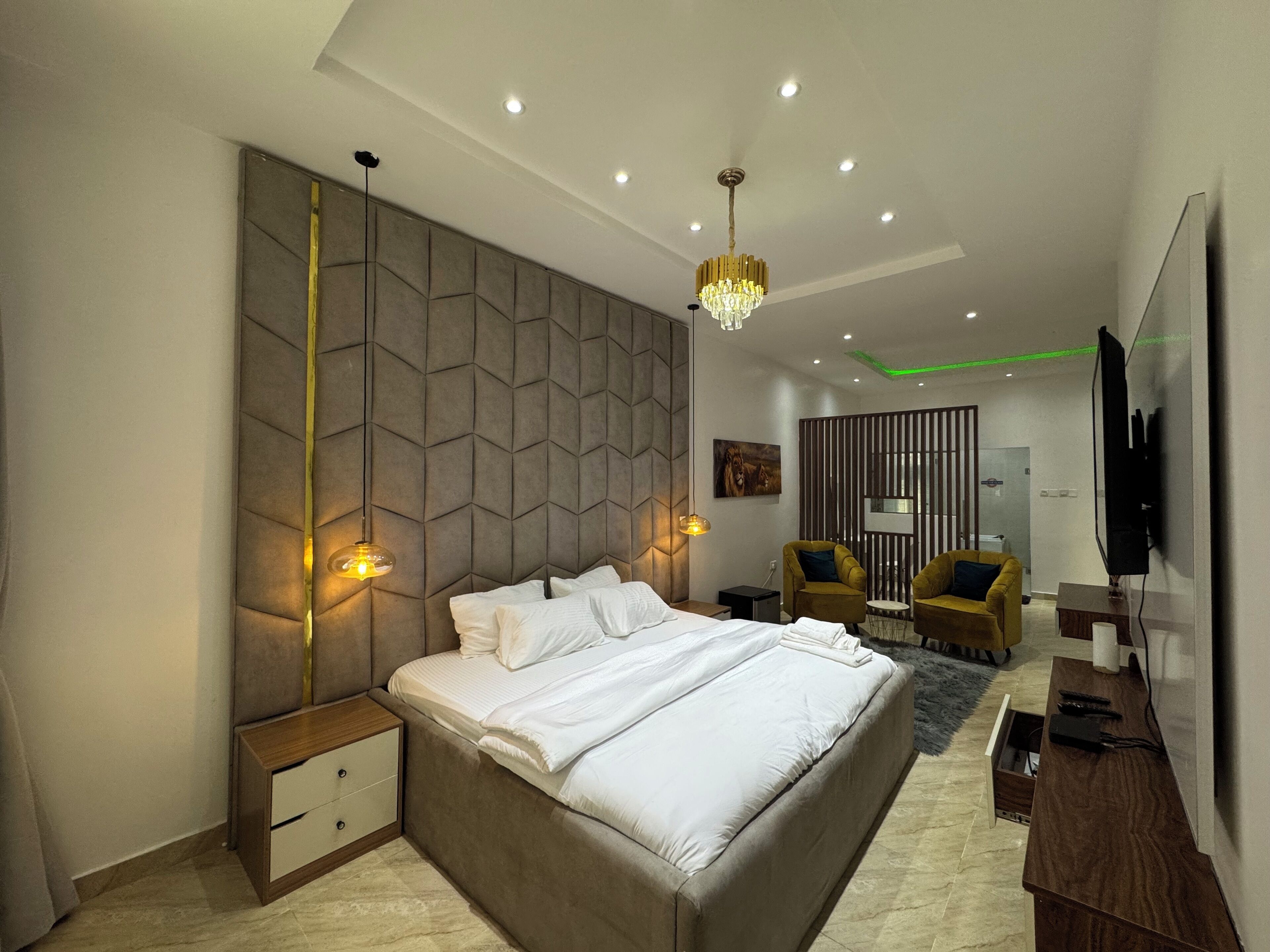 3 bedrooms, in-room safe, desk, iron/ironing board