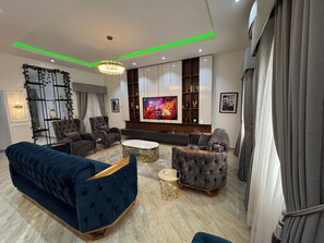 Smart TV, fireplace, DVD player, books