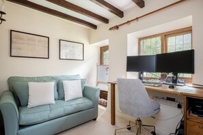 Flat-screen TV - Tom Callows Gorgeous Cottage Oxfordshire (Banbury)