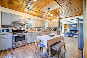 Fridge, microwave, oven, stovetop - 2BR Catskills Retreat | Hot Tub | Pool | Fire Pit (Kerhonkson)