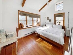 3 habitaciones, escritorio, tabla de planchar con plancha y wifi 