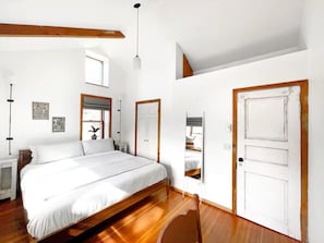 3 bedrooms, desk, iron/ironing board, WiFi