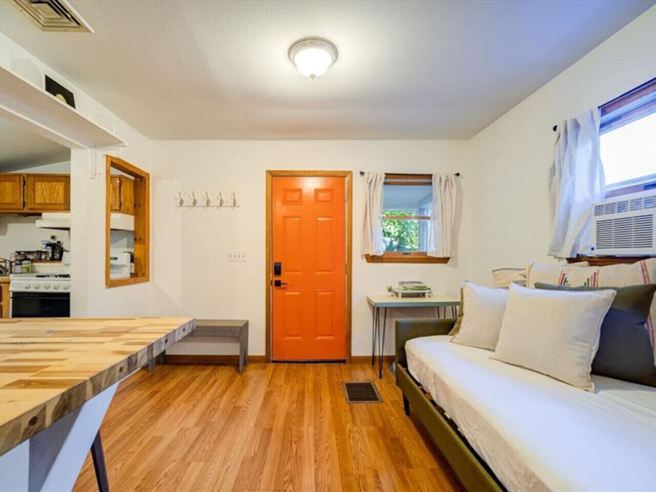 Bureau, fer et planche à repasser, Wi-Fi, draps fournis