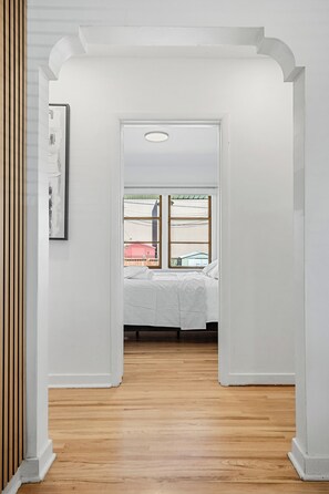 3 bedrooms, desk, iron/ironing board, free WiFi - 3bd Luxury Home:Steps to Calgary DT,River&Hospital (Calgary)