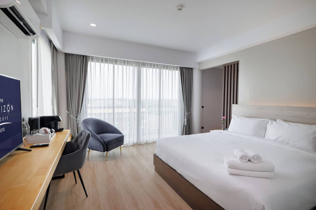 Phòng đôi Deluxe, quang cảnh công viên | Két bảo mật tại phòng, bàn, khu vực làm việc phù hợp cho laptop