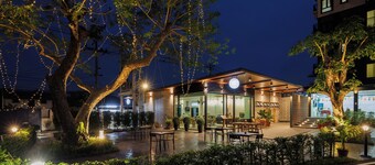 The Horizon Groove Hotel