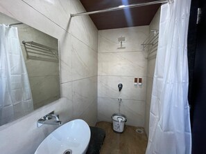 Deluxe Room | Bathroom