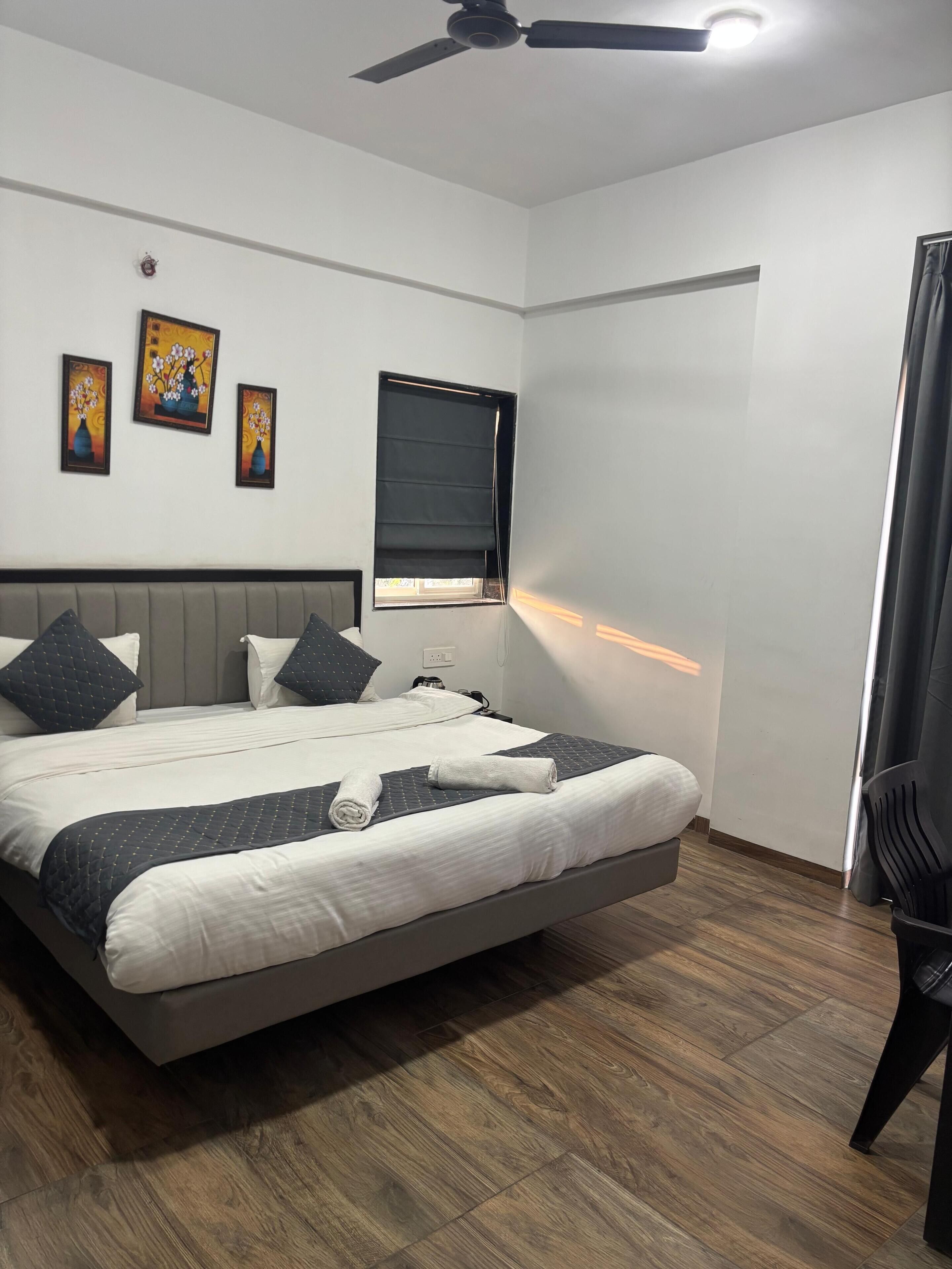 واي فاي مجانًا وملاءات أسرّة