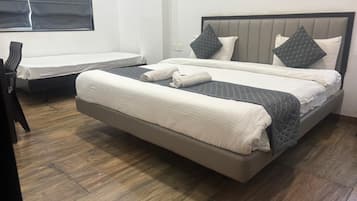 Quarto triplo superior | Wi-Fi de cortesia, roupa de cama