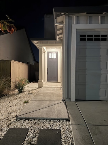 Charming super clean 1-bedroom house with WiFi heat and AC in tranquil Roseville