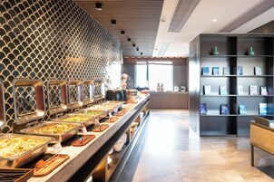 Daily buffet breakfast for a fee