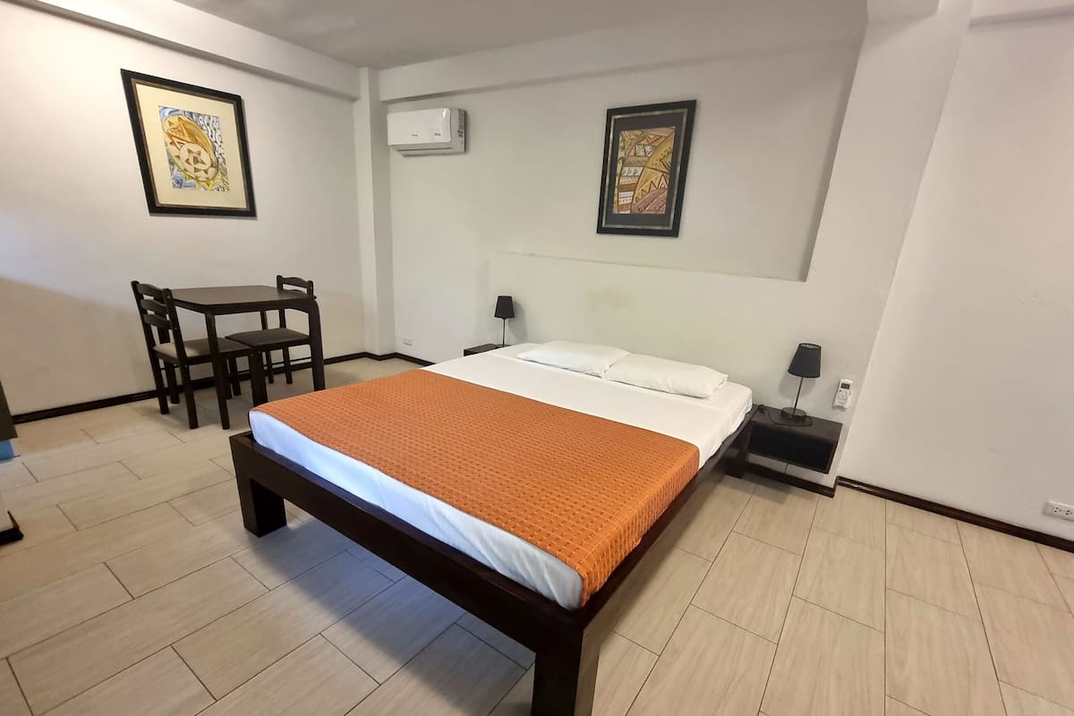 1 bedroom, desk, laptop workspace, free WiFi