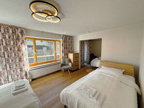 3 bedrooms, iron/ironing board, free WiFi, bed sheets