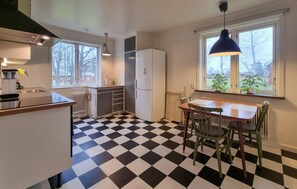 Réfrigérateur, lave-vaisselle, cafetière/bouilloire