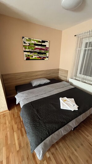 2 bedrooms, iron/ironing board, WiFi, bed sheets