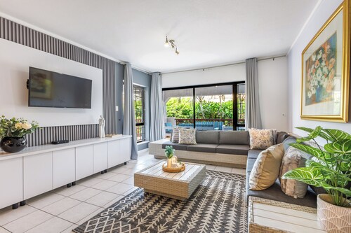 La Pirogue, Spacious 3 Bed | Willards Beach | Pool