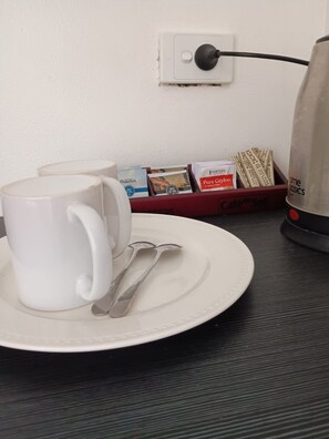 Deluxe-Doppelzimmer, Gartenblick | Schreibtisch, laptopgeeigneter Arbeitsplatz, schallisolierte Zimmer