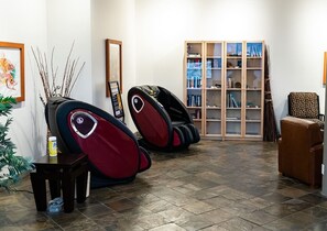 Interior - Studio, Pool, Beach, BBQ & Kayaks/Paddleboards (Nanoose Bay)
